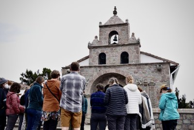 Students study the exterior of the Iglesia de Balbanera.