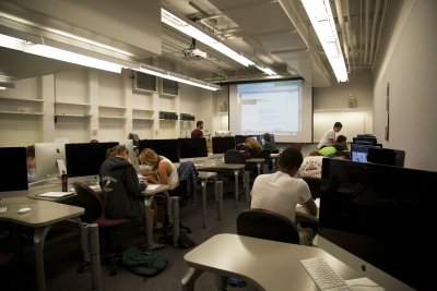 Paula Airth, an assistant professor of design, teaches DSGN 140: Introduction to Visual Communications, in which, among other things, College Quest students learn the basics of Adobe Illustrator and Photoshop. Photo by Mariko Osterberg / WWU Communication