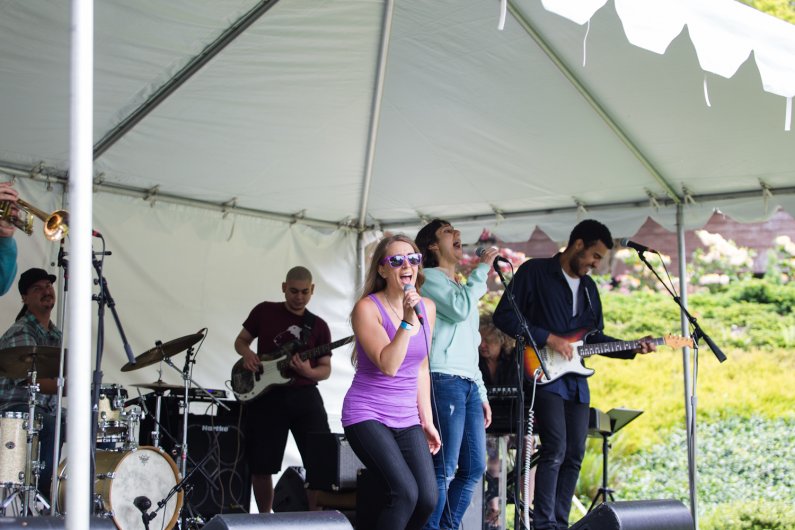 Baby Cakes performs on the Old Main Lawn. Photo by Rhys Logan / WWU