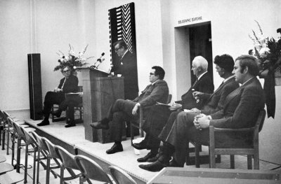 Fred Bassetti, second from right, takes part in a 1972 dedication ceremony for the Wilson Hall addition. Photo courtesy of Special Collections / WWU
